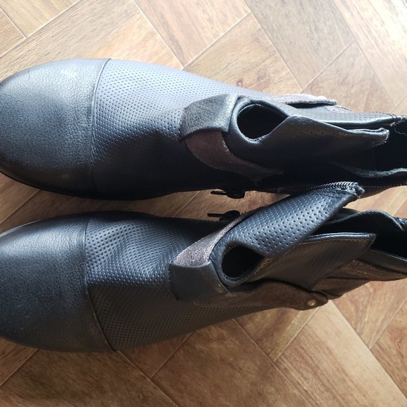 NWOT Naot Modern Leather Ankle Boots Caviar and Onyx EU 38 - Picture 6 of 6